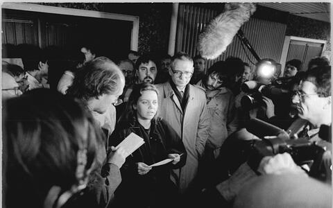 Jens Reich und Margitta Hinze bei einer Pressekonferenz 1990